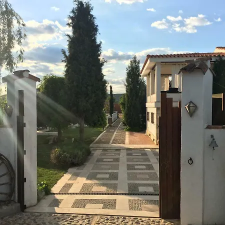 Hearts & Ponies Apartamentos Con Piscinas Privadas Cerca De La Warner Chinchon Exterior photo