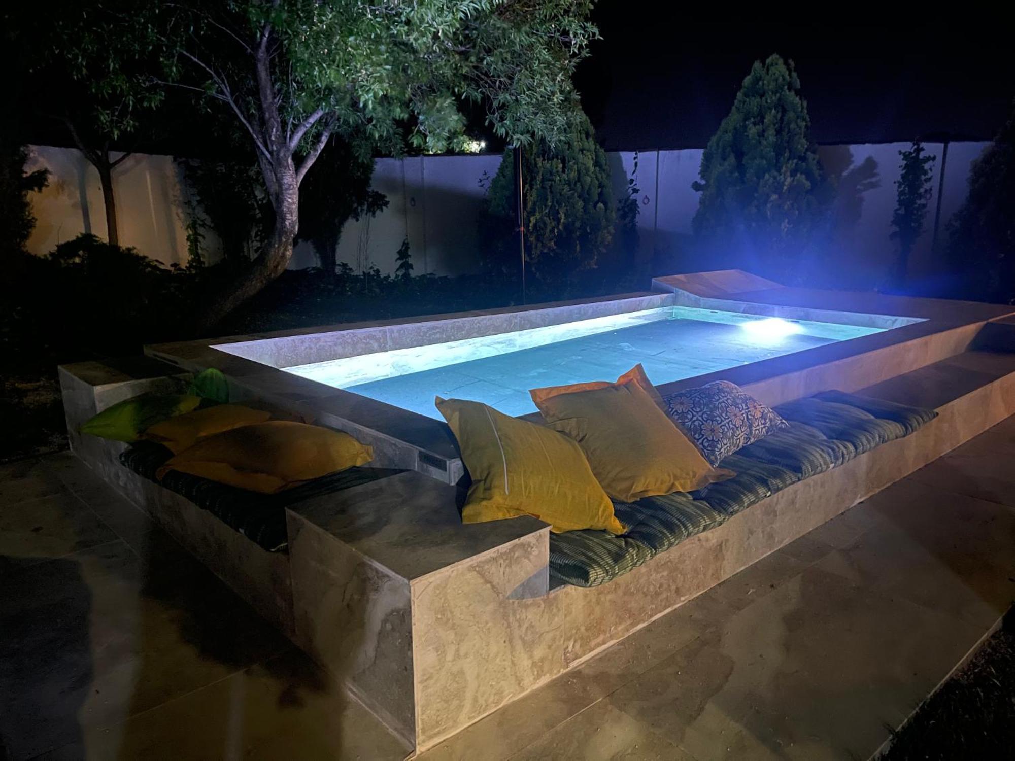 Hearts & Ponies Con Piscinas Privadas Cerca De La Warner